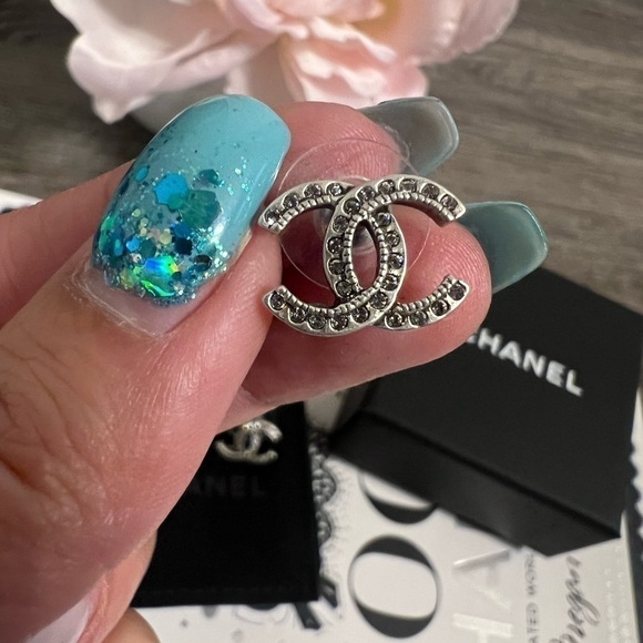 CHANEL CC Classic Silver Stud Earrings - AUTH - Picture 3 of 9